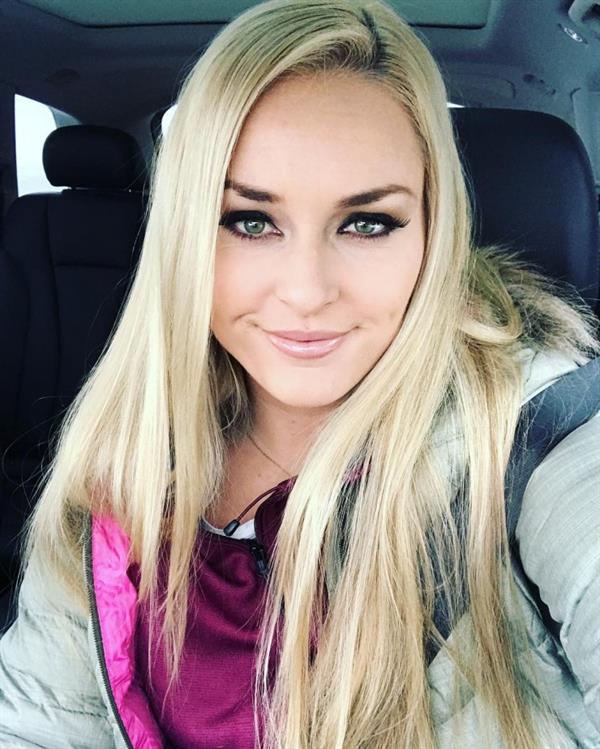 Lindsey Vonn taking a selfie