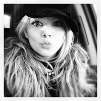 Alexa Knierim taking a selfie