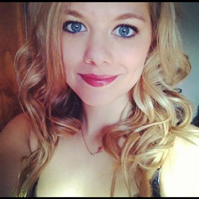 Alexa Knierim taking a selfie