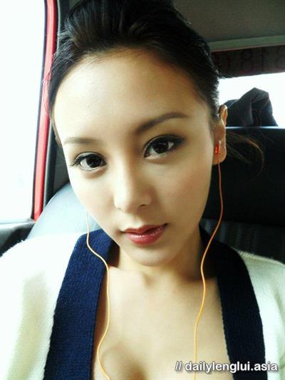 Jeana Ho taking a selfie