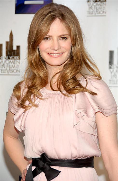 Jennifer Jason Leigh