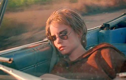 Jennifer Jason Leigh