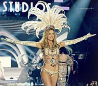 Doutzen Kroes in lingerie