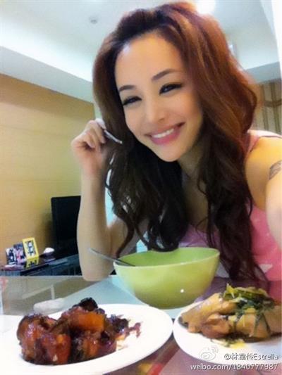 Estrella Lin taking a selfie