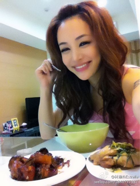 Estrella Lin taking a selfie