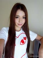 Tia Li taking a selfie