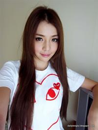 Tia Li taking a selfie