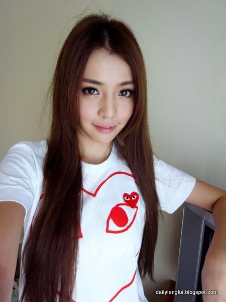 Tia Li taking a selfie