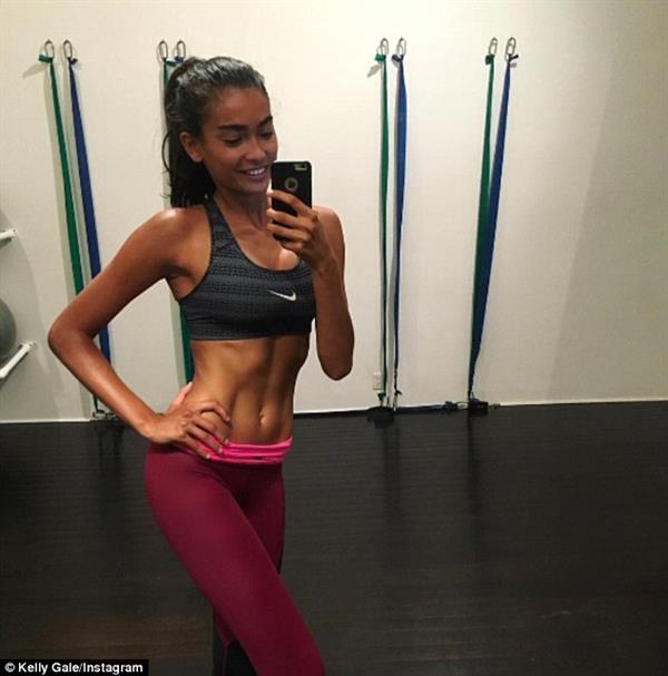 Kelly Gale taking a selfie