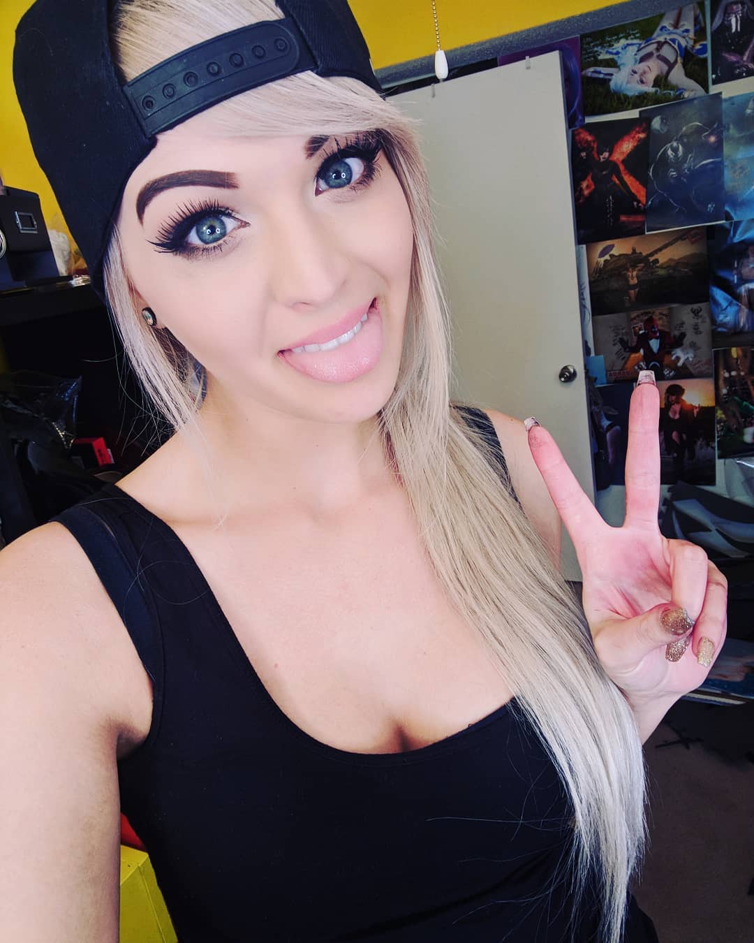 Danielle DeNicola Selfie Pictures Danielle DeNicola taking a selfie