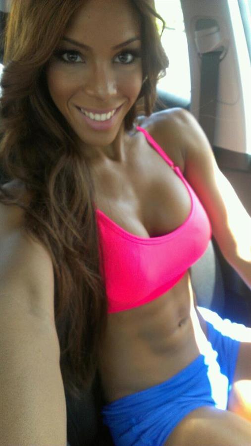 Yarishna Ayala Otero in a bikini taking a selfie