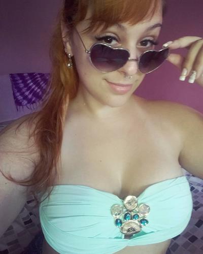 Thábata Cardoso taking a selfie