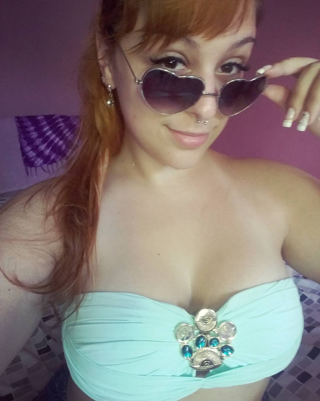 Thábata Cardoso taking a selfie