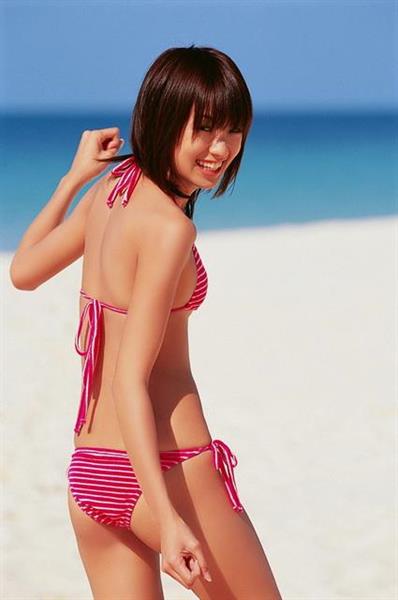 Akina Minami in a bikini - ass