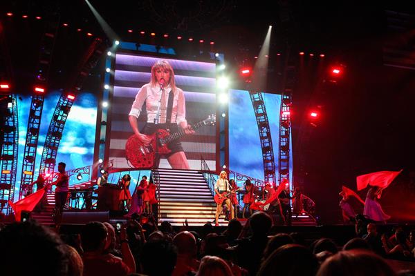 Taylor Swift  Red  Tour - Concert at the Staples Center in Los Angeles - August 19, 2013 