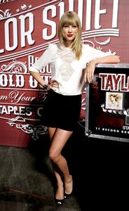 Taylor Swift 'Red' Tour Press Event in LA 8/20/13  