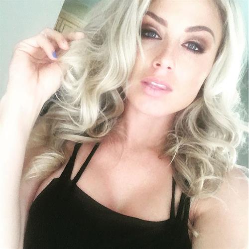 Dianna Dahlgren taking a selfie