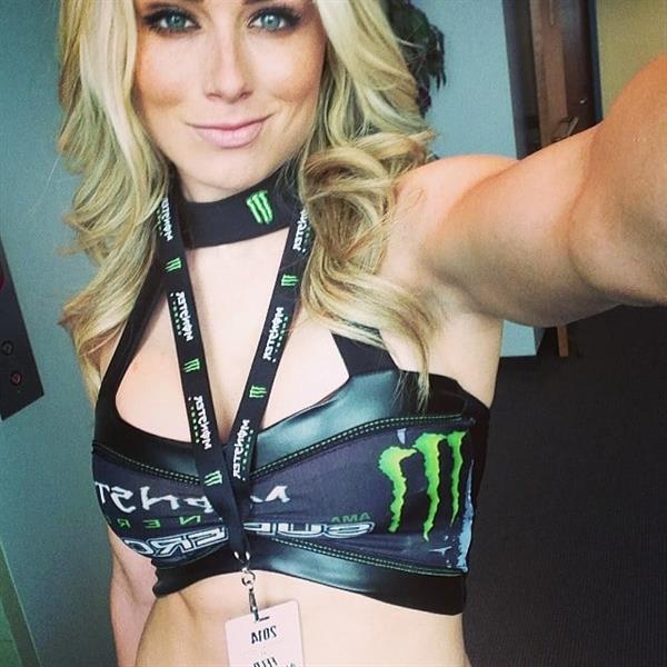 Dianna Dahlgren taking a selfie