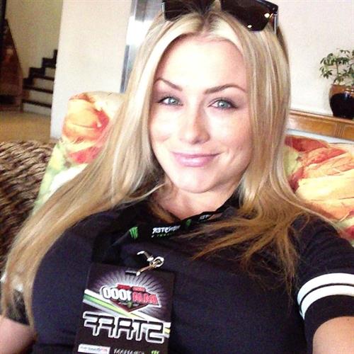 Dianna Dahlgren taking a selfie