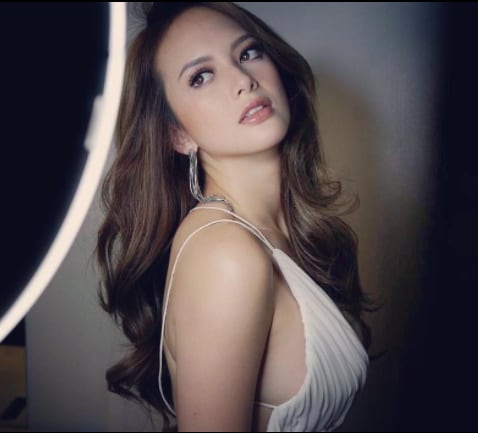 Ellen Adarna