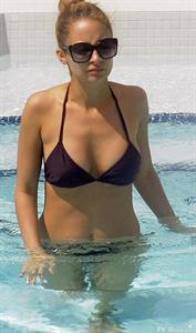 Nicole Richie bikini pictures