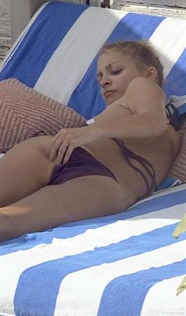 Nicole Richie bikini pictures