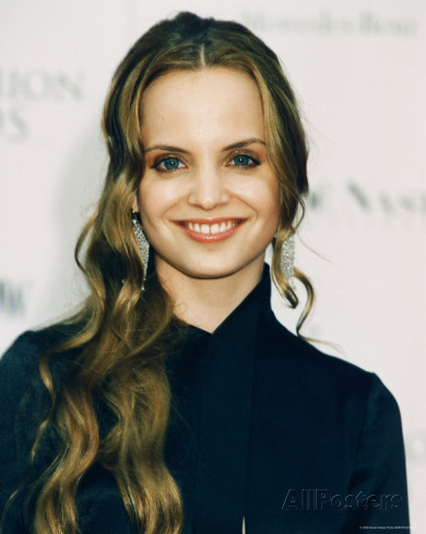 Mena Suvari