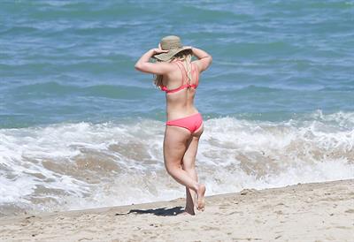 Hilary Duff sexy bikini pics