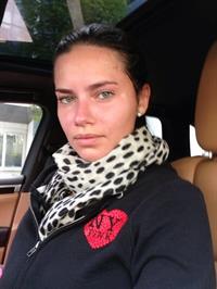 Adriana Lima taking a selfie