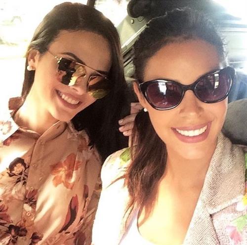 Keysi Sayago taking a selfie