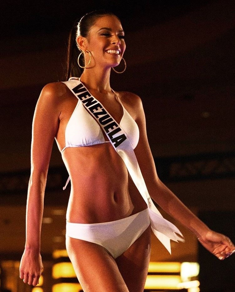 Keysi Sayago in a bikini