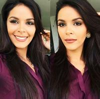 Keysi Sayago taking a selfie