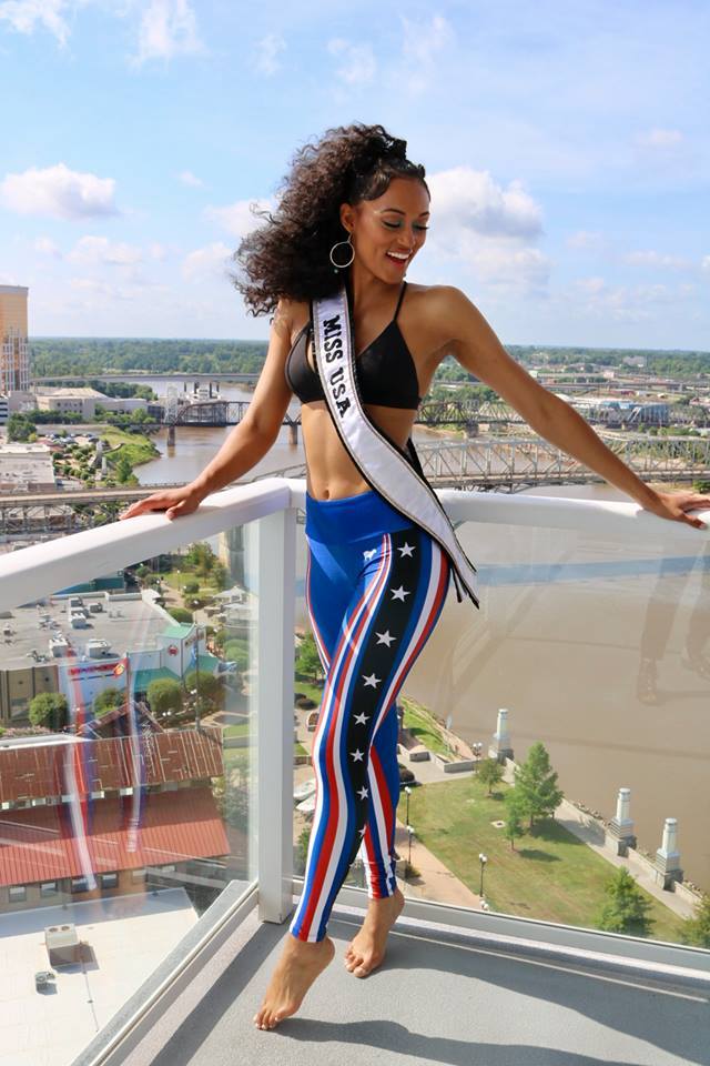 Kára McCullough in a bikini