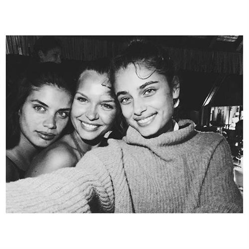 Josephine Skriver taking a selfie