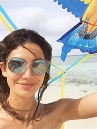Lily Aldridge taking a selfie