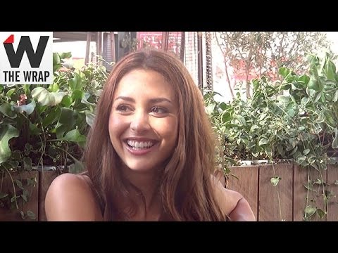 Lindsey Morgan taking a selfie