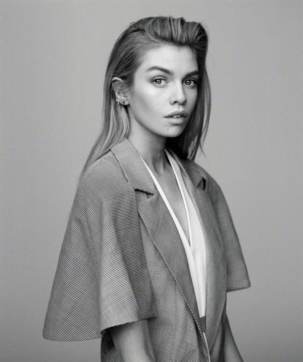 Stella Maxwell