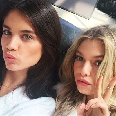 Stella Maxwell taking a selfie