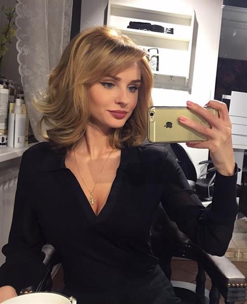 Ksenia Girnik taking a selfie
