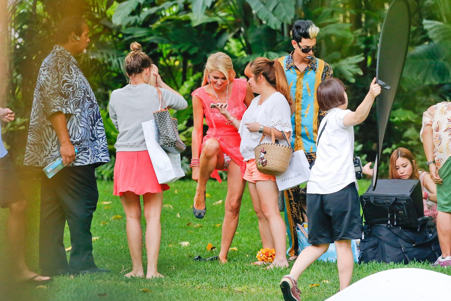 Paris Hilton At a photoshoot in Honolulu, Hawaii (June 1, 2013) 