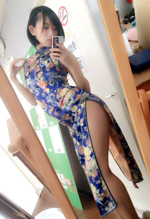 Yuka Kuramochi in a bikini taking a selfie