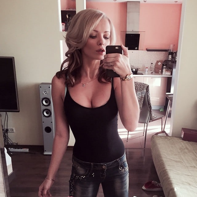 Ekaterina Enokaeva taking a selfie
