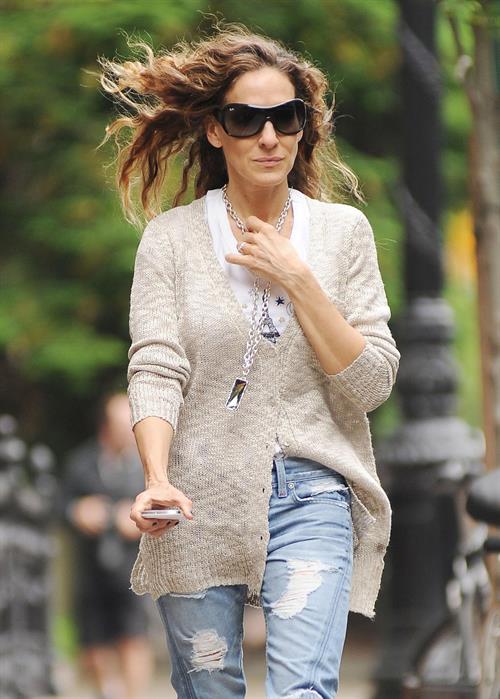 Sarah Jessica Parker Takes her children to school in New York City (May 23, 2013) 