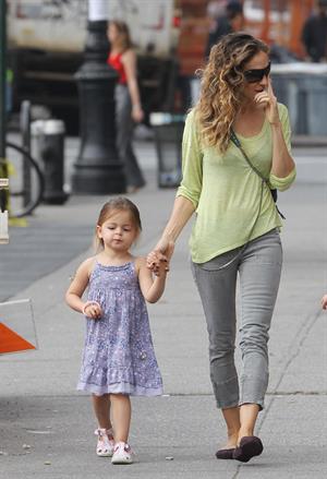 Sarah Jessica Parker Takes a stroll with her twins around the West Village in New York City (May 21, 2013) 