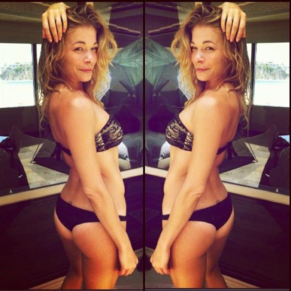 LeAnn Rimes in a bikini - ass