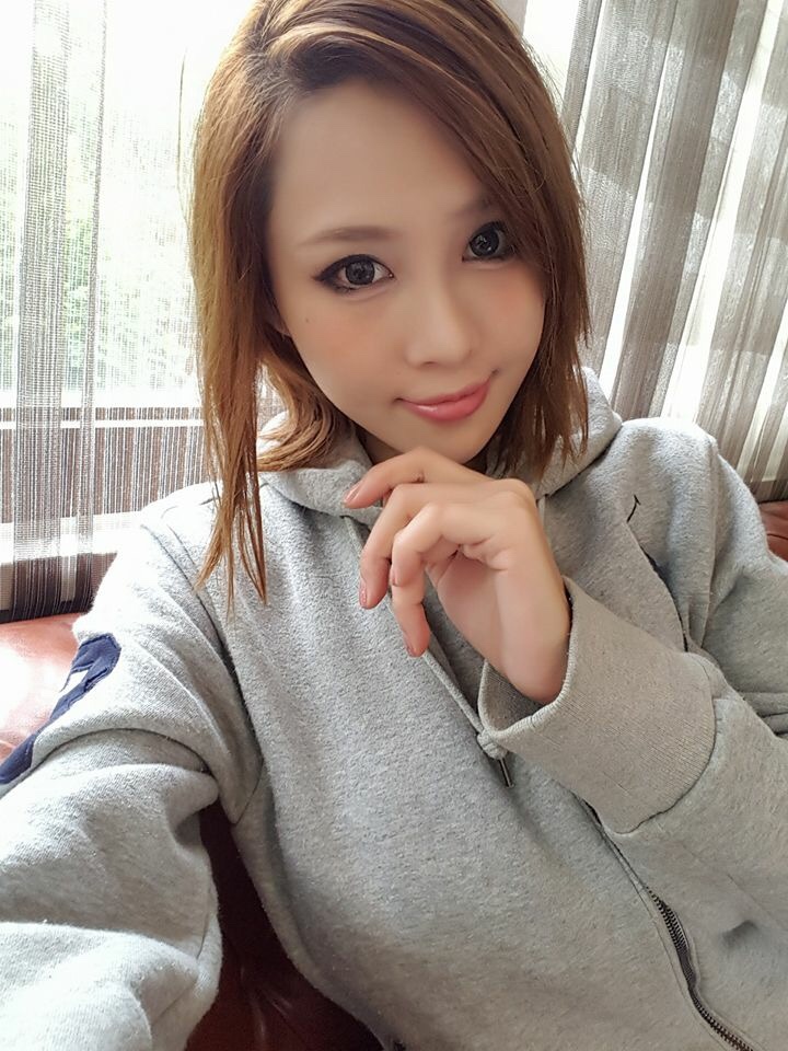 Ma Yourong taking a selfie