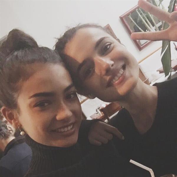 Blanca Padilla taking a selfie