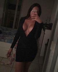 Astrid Nelsia taking a selfie