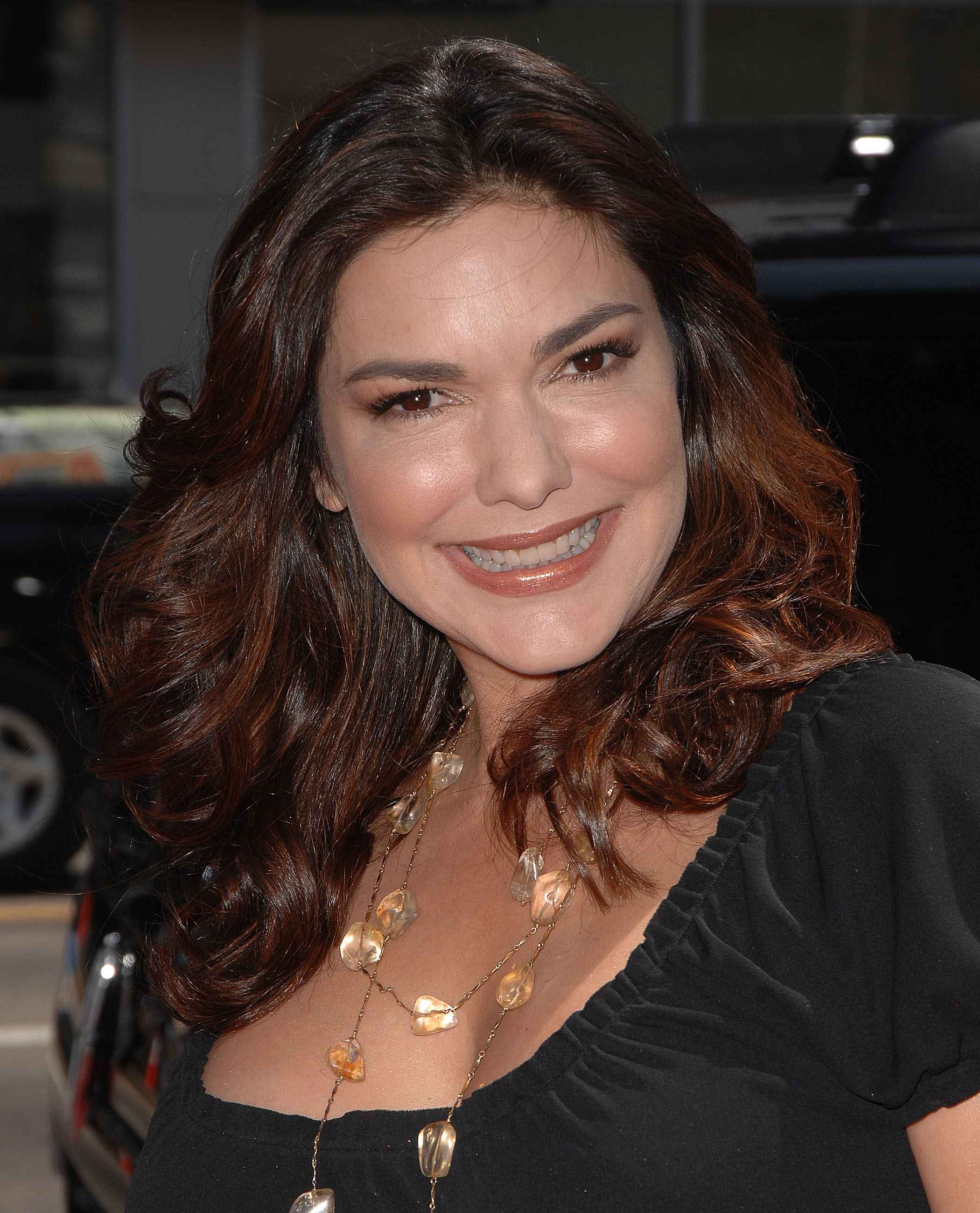 Laura Harring Pictures. 