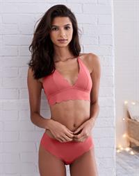 Bruna Lirio in lingerie